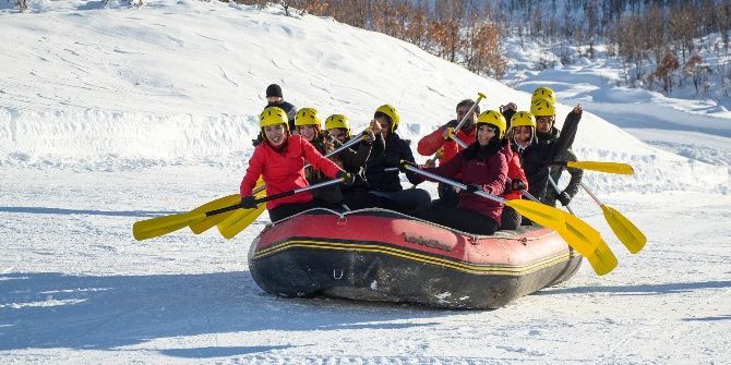 Tunceli’de Kar Raftingi Keyfi