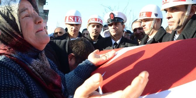 Şehidin Annesinden Yürek Burkan Feryat