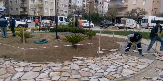 Kuşlubahçe Meydan Parkında Çalışmalar Devam Ediyor
