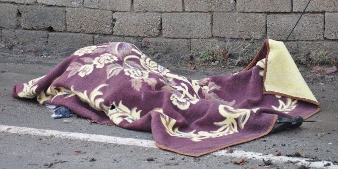 Motosiklet Kamyona Çarptı: 1 Ölü