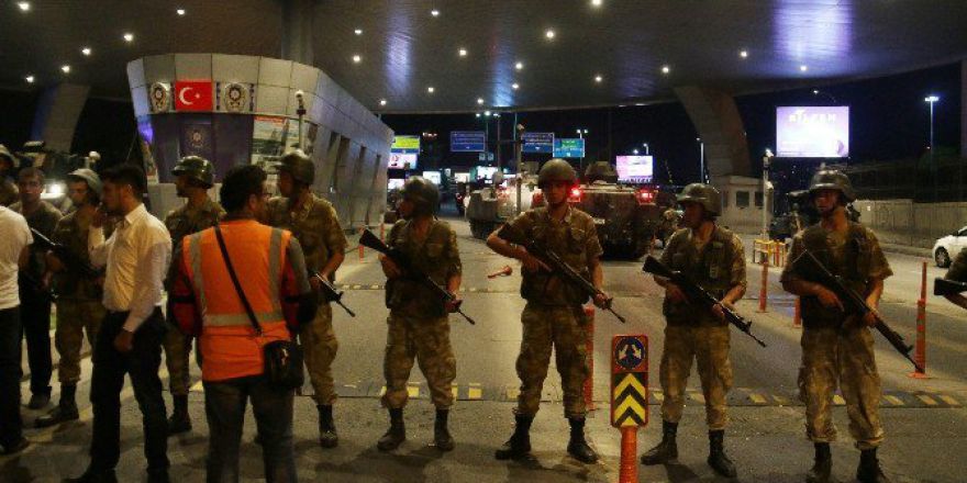 İstanbul’da Vatandaşlar Sokaklara Döküldü