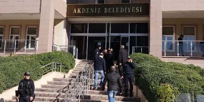 Mersin’de Hdp’li Akdeniz Belediyesi’ne Kayyum Atandı