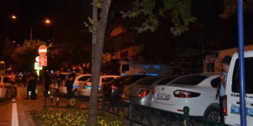 Bursa’da Vatandaşlar Meydanlara İniyor