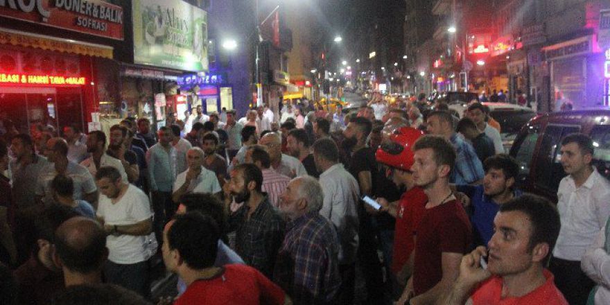 Darbe Girişimine Karşı Rize’de Halk Sokağa Döküldü