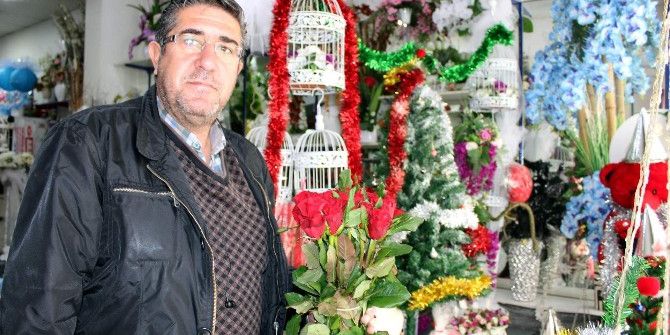 Çiçekçiler Yılbaşı Gününü Heyecanla Bekliyor