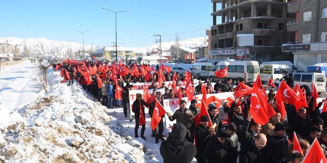 Yüksekova’da Teröre Lanet Yürüyüşü