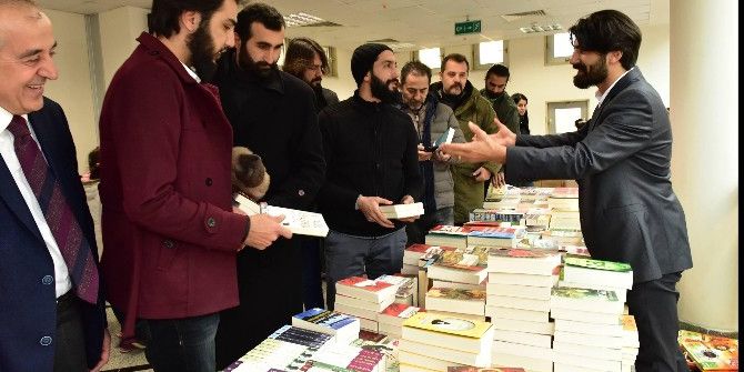 Diriliş Ertuğrul Oyuncuları Ataşehir Kitap Şenliği’ni Ziyaret Etti