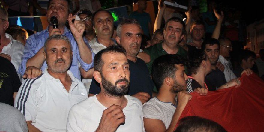 Edremit’te Binlerce Kişi Sokaklara İndi