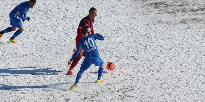 Niğde Belediyespor Evinde Sarıyerspor’e Direnemedi