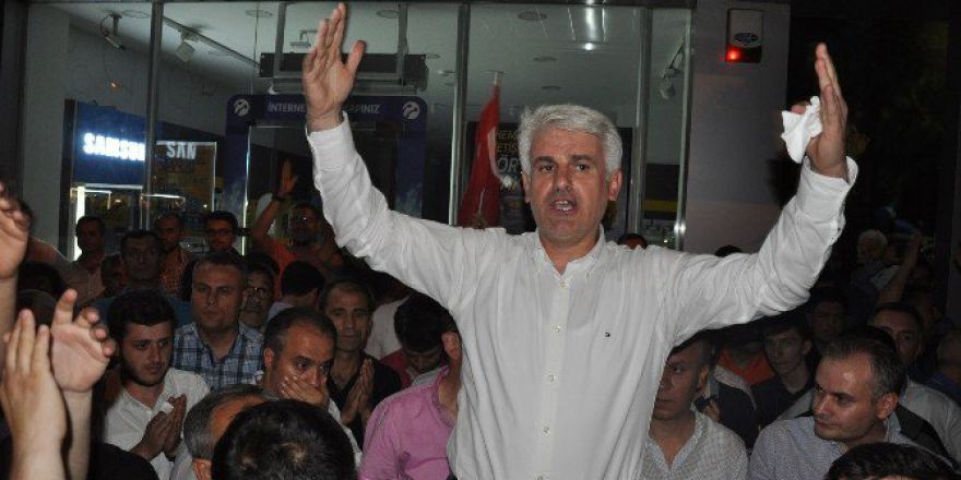 Bursalılar Askeri Kalkışmaya Karşı Sokakta