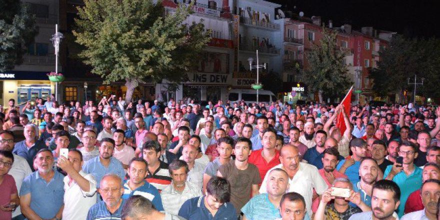 Aksaray’da Darbe Girişimine Karşı Vatandaş Sokağa Döküldü