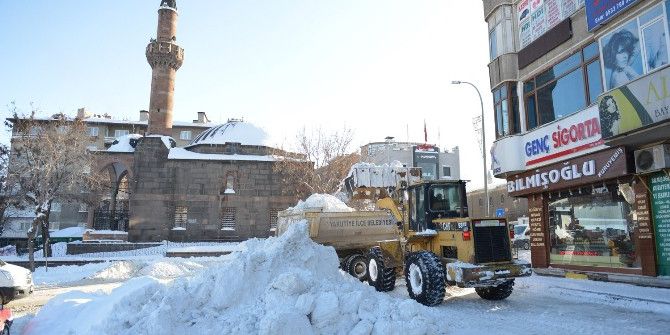 Yakutiye Belediyesi Karla Mücadeleye Devam Ediyor