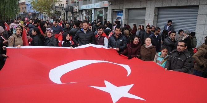 Cizre’de ‘Teröre Karşı Tek Ses, Tek Yüreğiz’ Yürüyüşü
