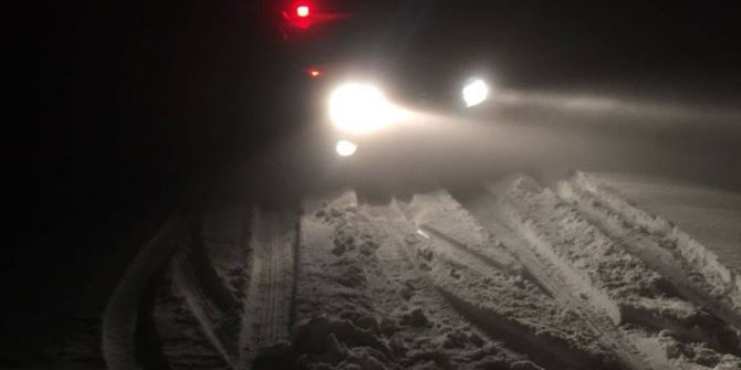 Kaza Yapan 2 Kişi Donmak Üzereyken Kurtarıldılar