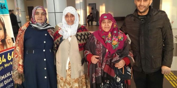 Umreye Gidenler Dualarla Uğurlandı