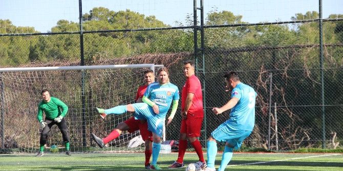 Kemer’de Türk-rus Dostluk Maçı Yapıldı