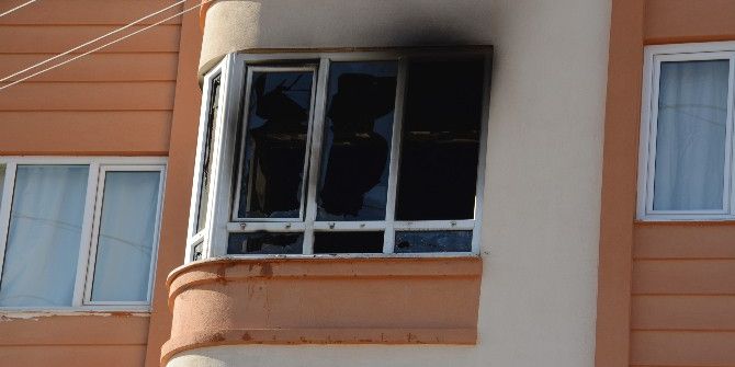 İzmir’de Çocuk Odasında Yangın Korkuttu