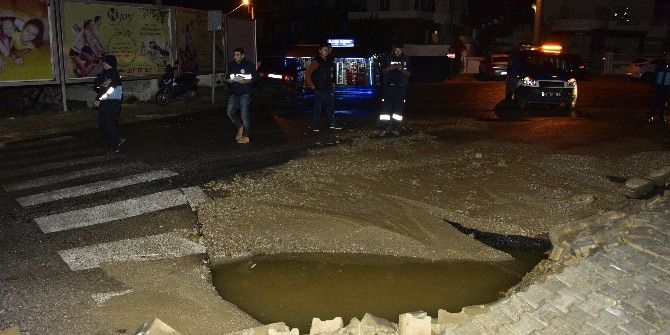 Bodrum’da Su Borusu Patladı, Ortalık Savaş Alanına Döndü