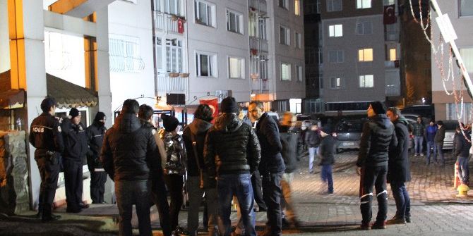 Ümraniye’de Şehit Düşen Polisin Evi Taziye İçin Gelenlerle Doldu
