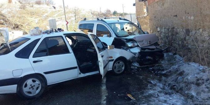 Kütahya’da Trafik Kazası: 10 Yaralı
