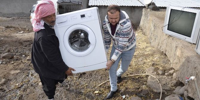 Yardımsever Öğretmenler Suriyeli Aileye Sahip Çıktı