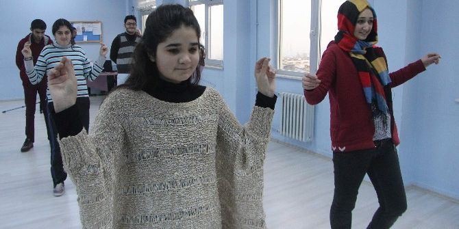 Bu Öğrencilerin Engelli Olduğuna Kimse İnanmıyor...