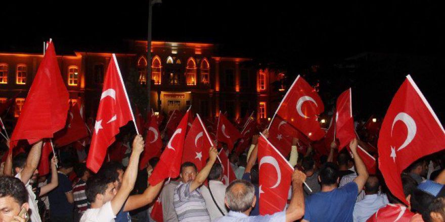 Tekirdağ Darbe Girişimine Karşı Sokağa Döküldü