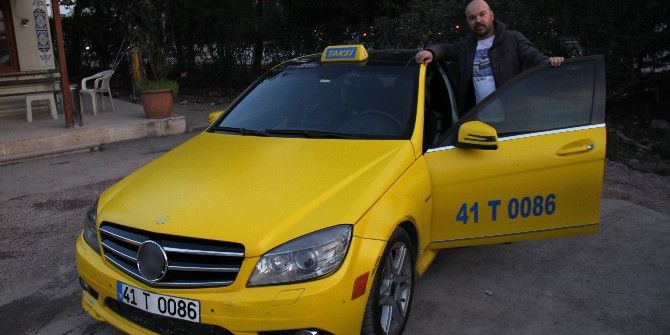 (Öze Haber) 100 Bin Tl’lik Lüks Otomobilini Taksiye Çevirdi