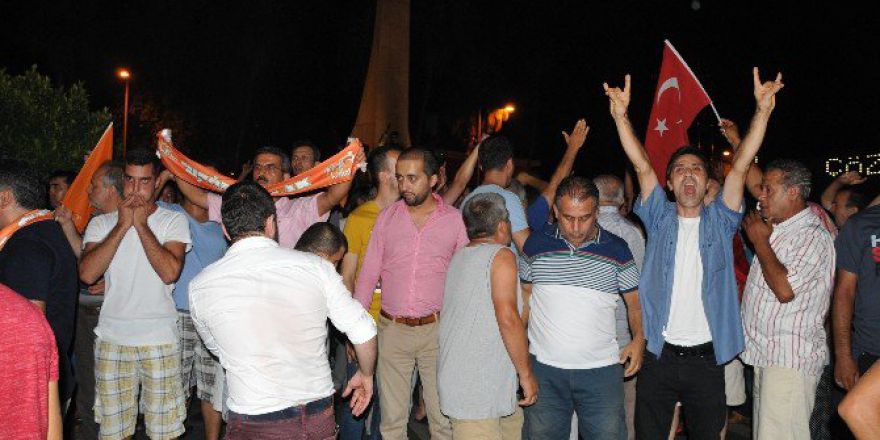 Alanya’da Halkı Sokaklara Döküldü