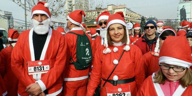 Kosova’da Noel Babalar Yoksul Çocuklar İçin Koştu