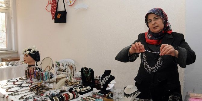 Yeni Yıl Hediyeleri Hanımeller Çarşısı’nda