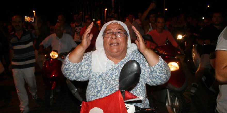 Cumhurbaşkanı Erdoğan’ın Açıklama Yaptığı İlçede Halk Sokağa Döküldü