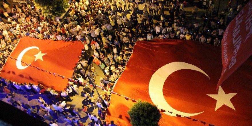 Darbe Girişimine Karşı Karabüklüler Sokağa Döküldü