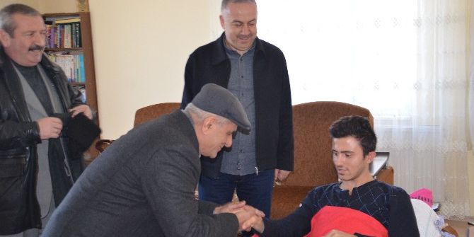 Tosya’da Siyasi Parti Temsilcileri Yaralı Polisi Ziyaret Etti