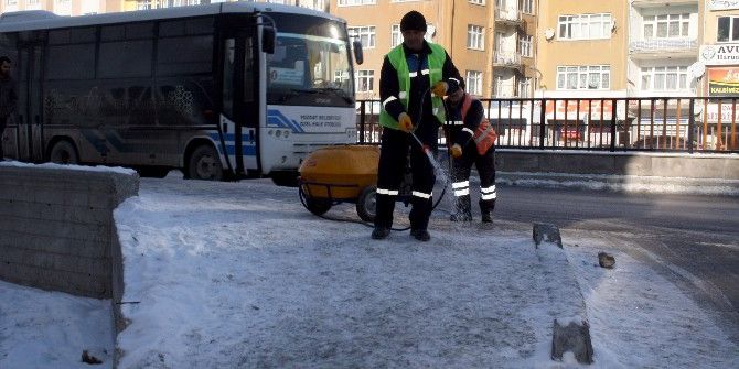 Yozgat Belediyesi’nden Buzlanmaya Solüsyonlu Çözüm