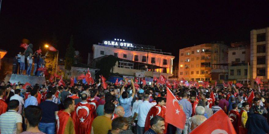 Darbe Girişimine Karşı Kilisliler Sokağa Döküldü