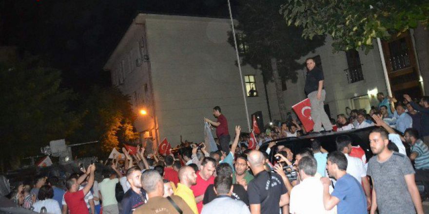 Siirt’te ’Darbe Girişimine’ Tepki