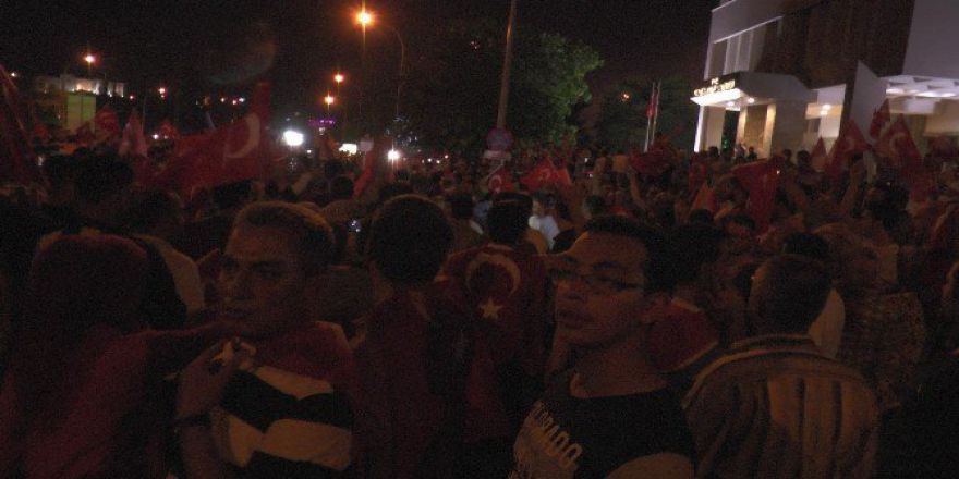 Gaziantep Valiliği Önünde Etten Duvar