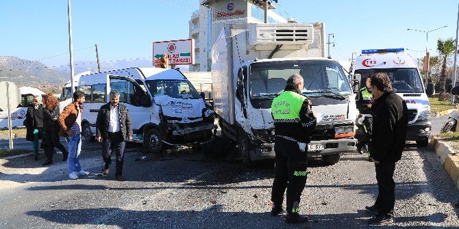 Milas’ta Trafik Kazası: 2 Yaralı