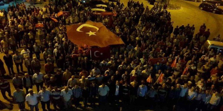 Pazarlarlılar Darbe Girişimine Tepki Gösterdi