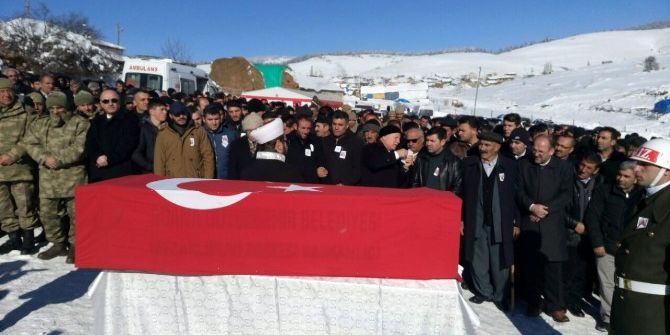 Bakan Akdağ, Şehidin Cenaze Törenine Katıldı