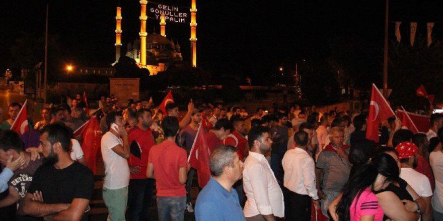 Darbe Girişimine Tepki İçin Edirne Halkı Sokağa Döküldü
