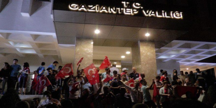 Gaziantep Valiliği Önündeki Nöbete Başbakan Yardımcısı Şimşek De Katıldı