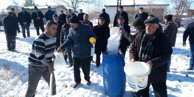 Su Sıkıntısı Yaşayan Köylülerden İlginç Çözüm