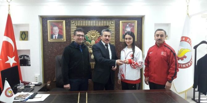 Türkiye İkincisine Çeyrek Altın