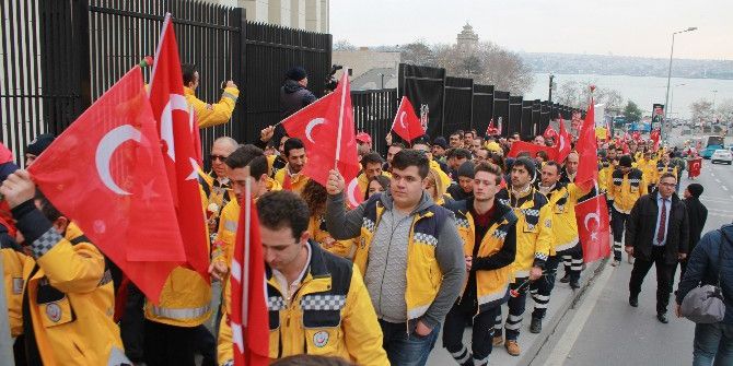Sağlıkçılar Şehitler İçin Yürüdü