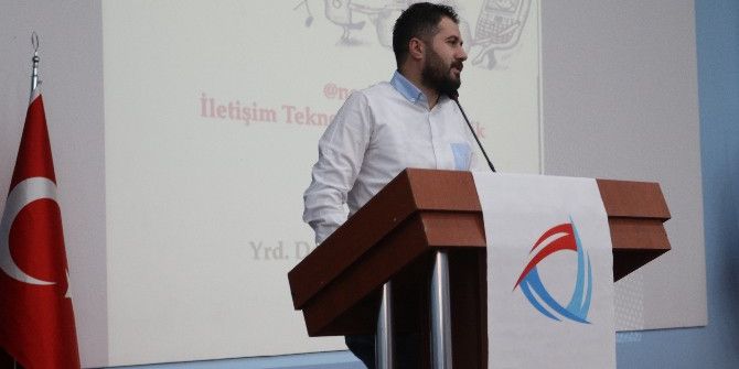Ağrı’da ‘İletişim Teknolojileri Ve Gençlik’ Konferansı