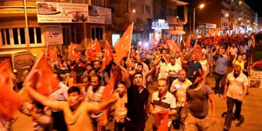 Söke’de Darbeye Karşı Gece Yürüyüşü