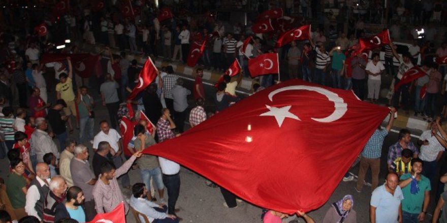 Polis Otosundan ’Sağ Olun, Var Olun Arkadaşlar’ Anonsu