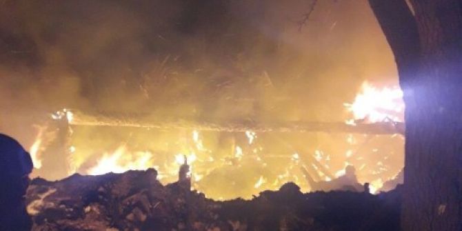 Yaşlı Adam Evinde Çıkan Yangında Yanarak Yaşamını Yitirdi